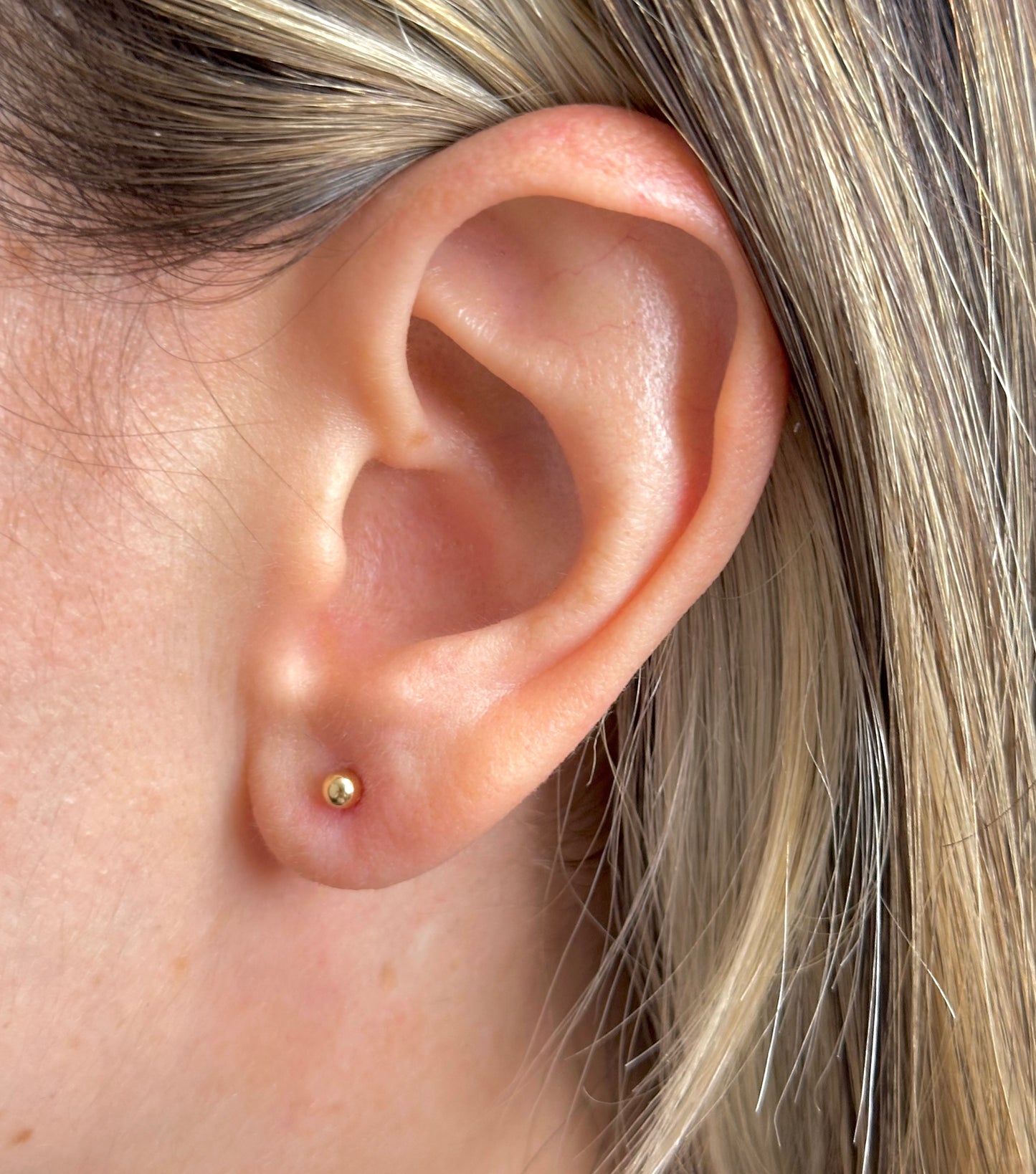 Topo Bola Lisos en Oro 18k