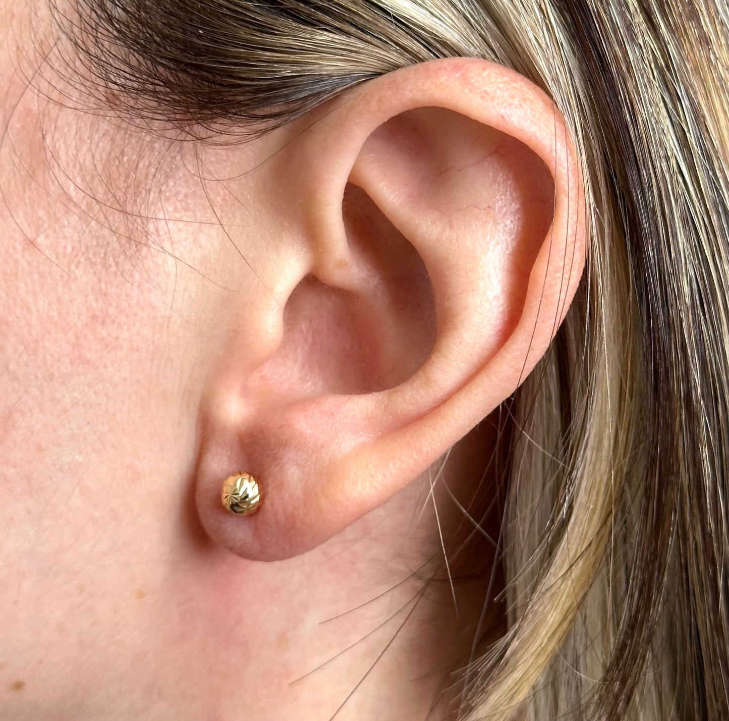 Topo Bola Diamantado en Oro 18k