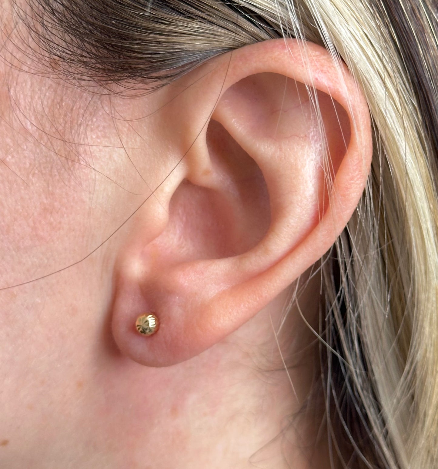 Topo Bola Diamantado en Oro 18k