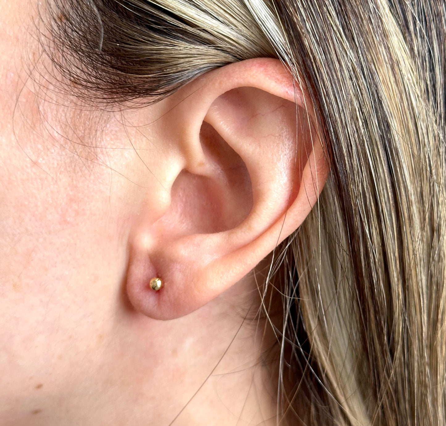 Topo Bola Diamantado en Oro 18k