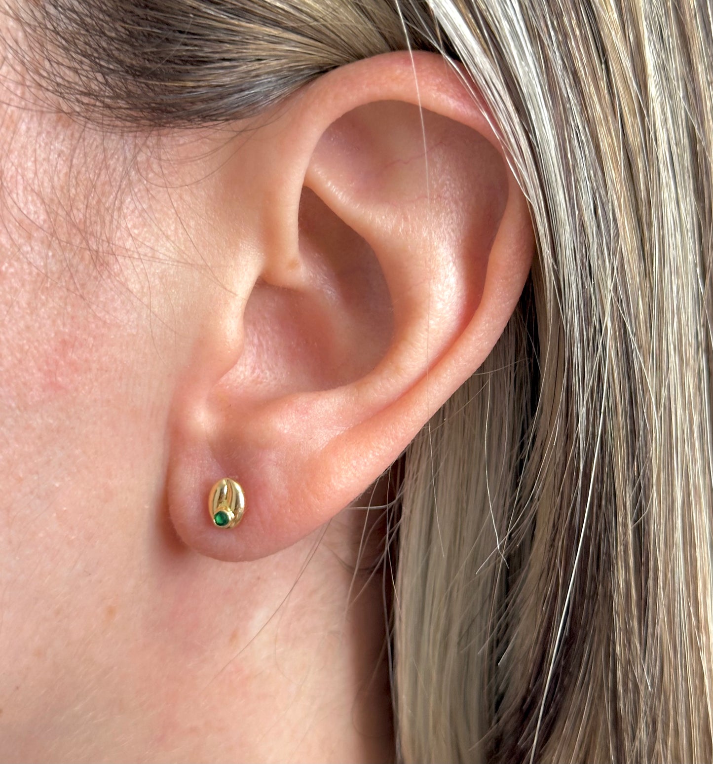 Topos de Café con Circones Verdes en Oro 18k