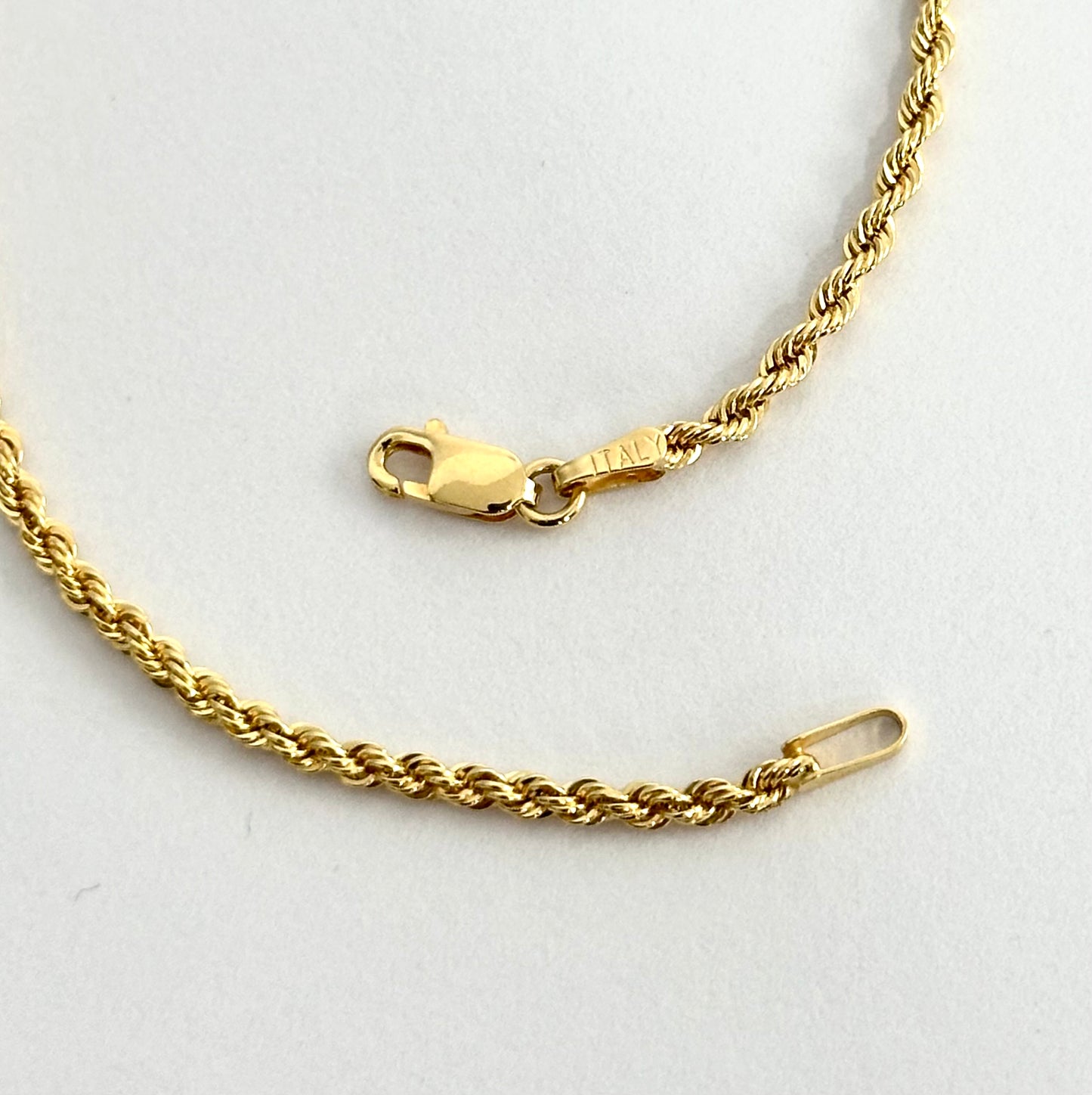 Pulsera Lazo delgada en Oro 18k