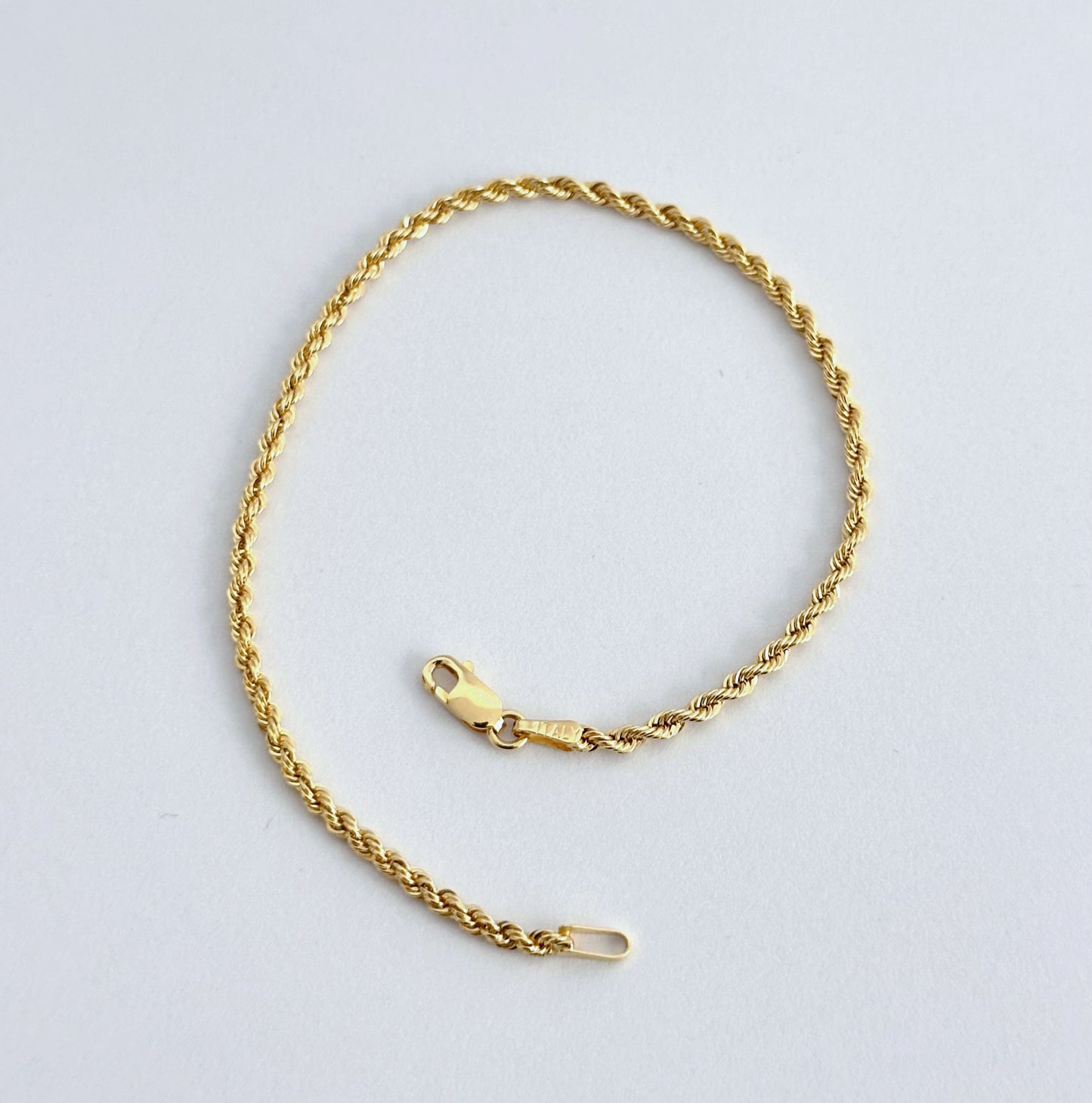 Pulsera Lazo delgada en Oro 18k