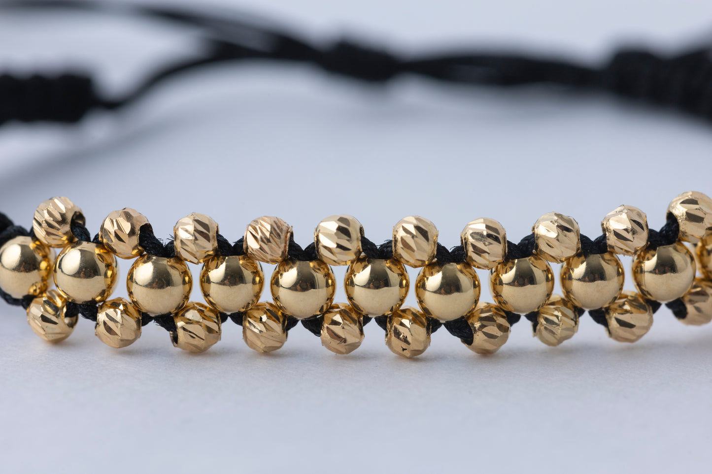 Pulso Tejido tres oros negra en Oro 18k